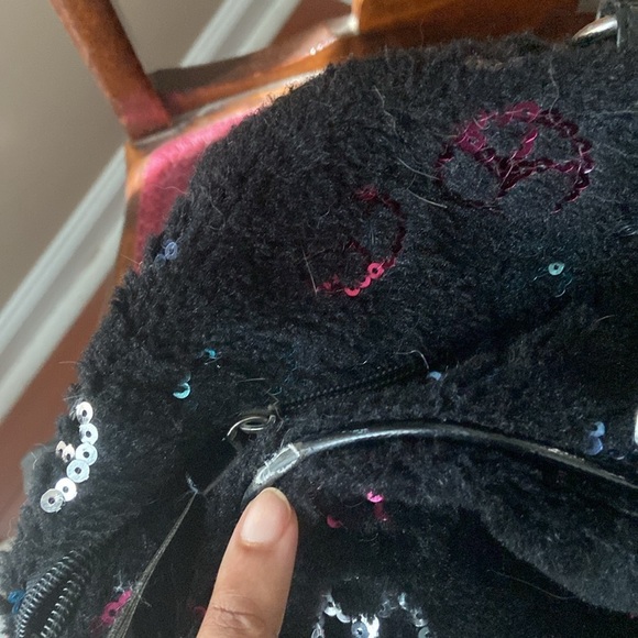 Justice Girl’s Black Plush Sequin Peace Sign Rolling Overnight Bag Sleepover - Picture 8 of 11